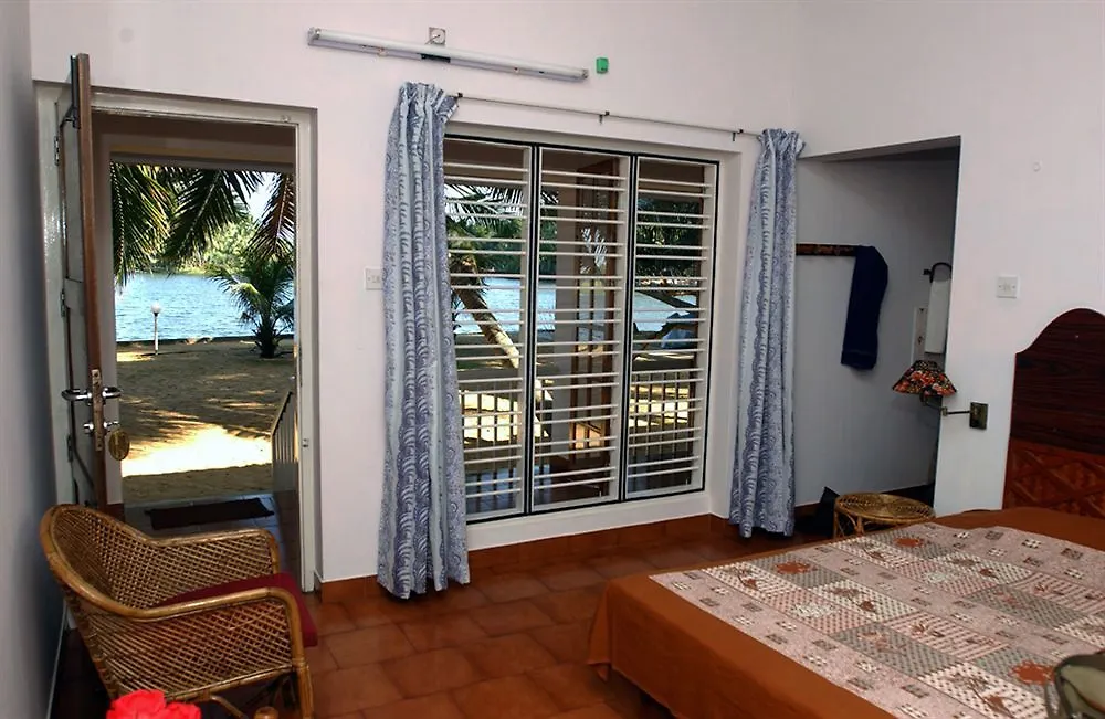 Beach And Lake Ayurvedic Resort, Kovalam Semesteranläggning (resort)