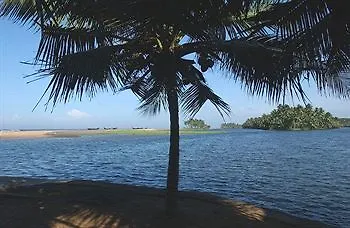 Beach And Lake Ayurvedic Resort, Kovalam Semesteranläggning (resort)
