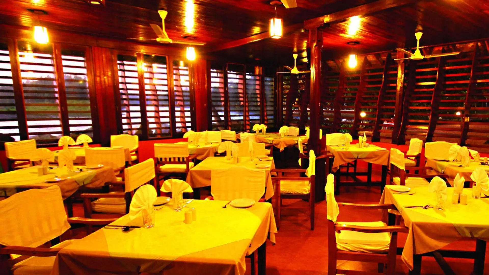 Beach And Lake Ayurvedic Resort, Kovalam 3*,